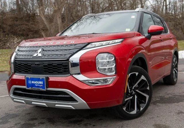 2023 Mitsubishi Outlander SEL S-AWC's photo