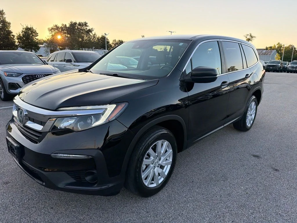 Used 2019  Honda LX image 2