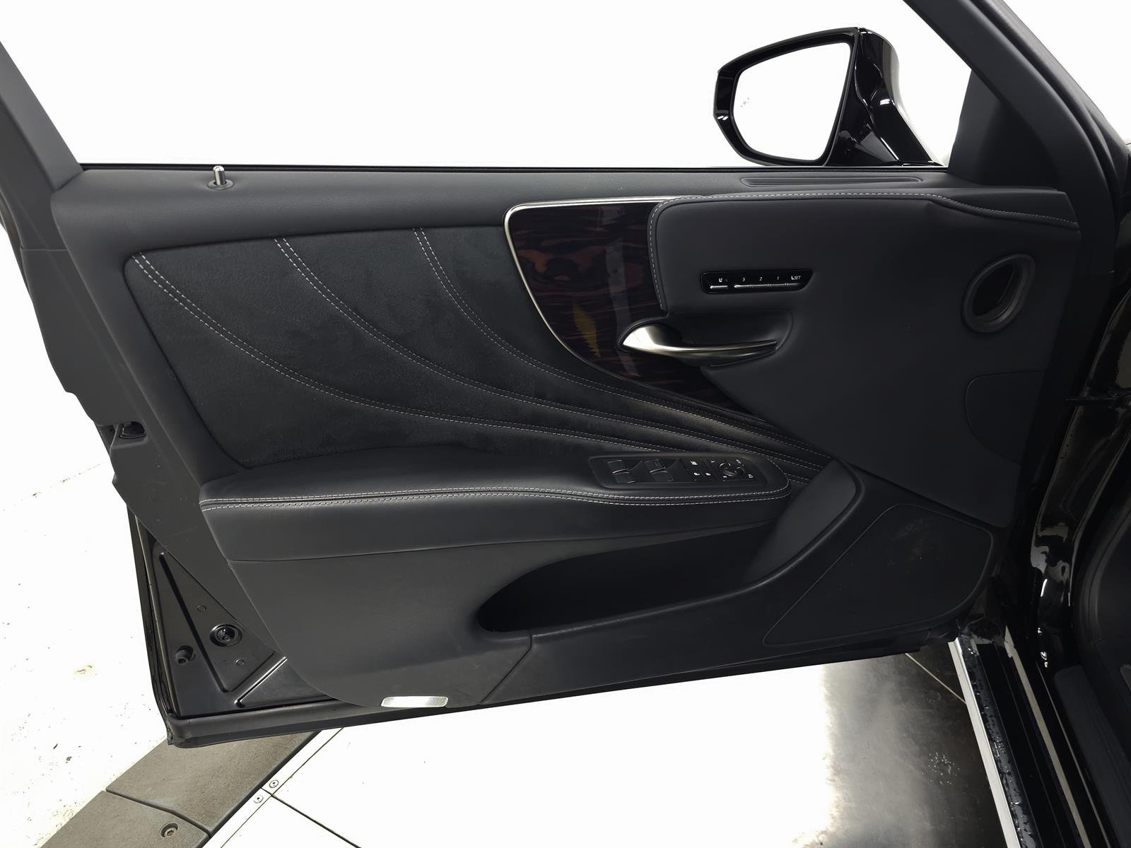 Certified Used 2022 Obsidian 212 Lexus  image 15