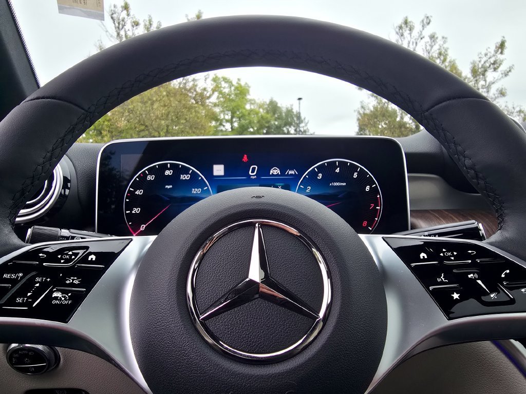 New 2027 Polar White Mercedes-Benz GLC 300 image 67