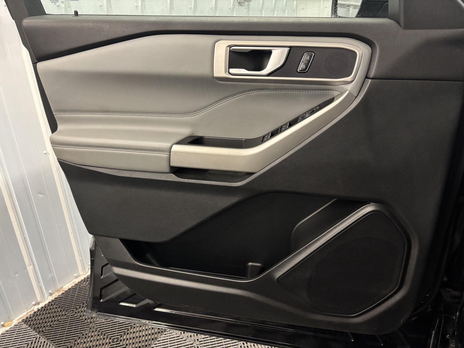 Used 2021 Agate Black Metallic Ford XLT image 33