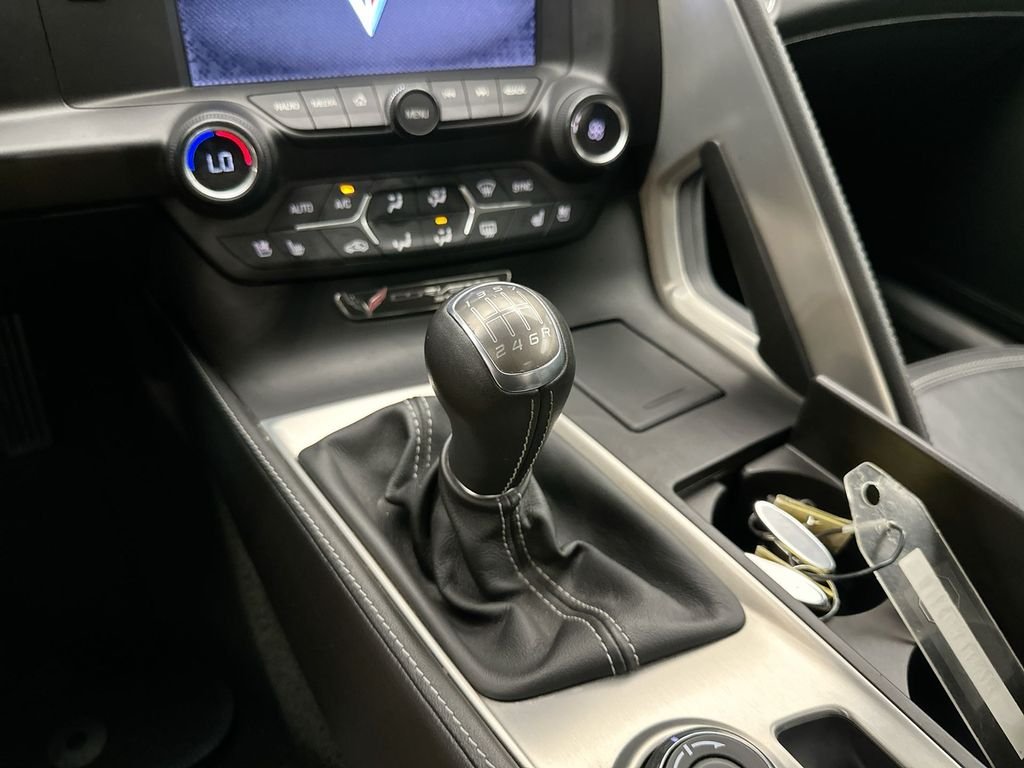 Used 2014 Arctic White Chevrolet Base image 21
