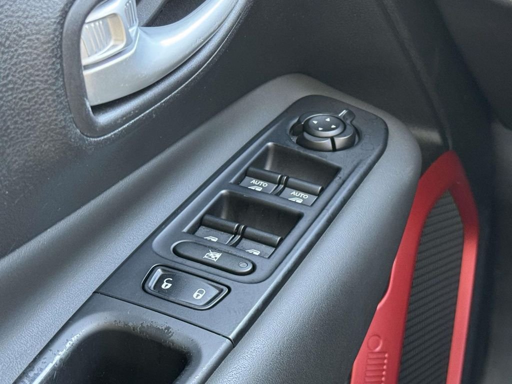 Used 2023 White Jeep Trailhawk image 27