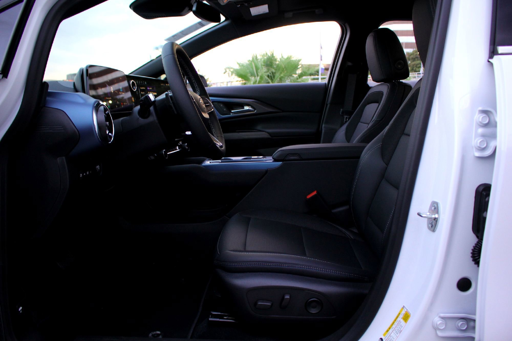 2025 Chevrolet Equinox EV LT - Photo 7