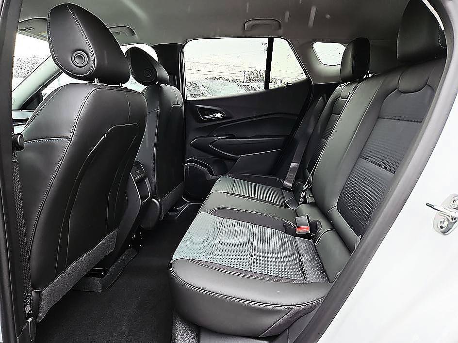 Used 2026 Summit White Chevrolet LT image 10