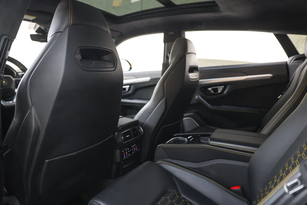 Used 2019 Yellow Lamborghini Base image 27