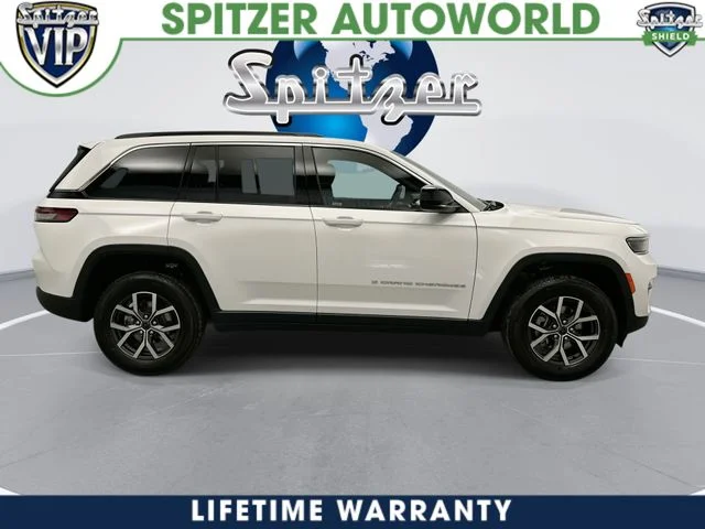 New 2027 Bright White Clearcoat Jeep Laredo X image 10