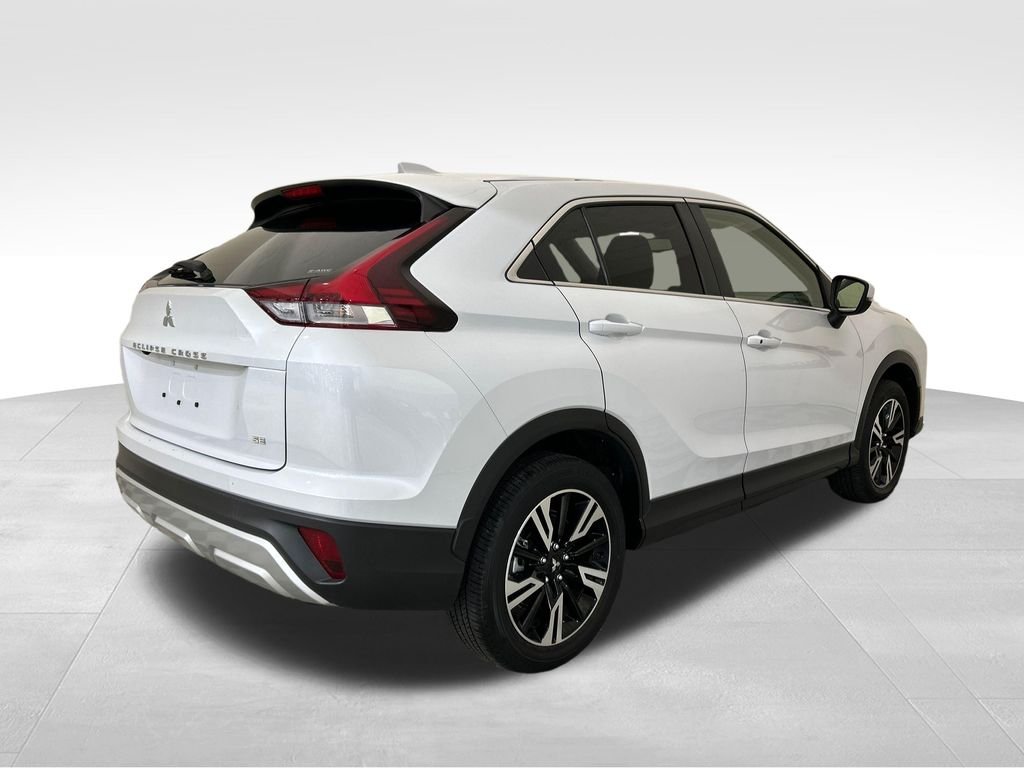 Used 2025 Silver Mitsubishi SE image 5