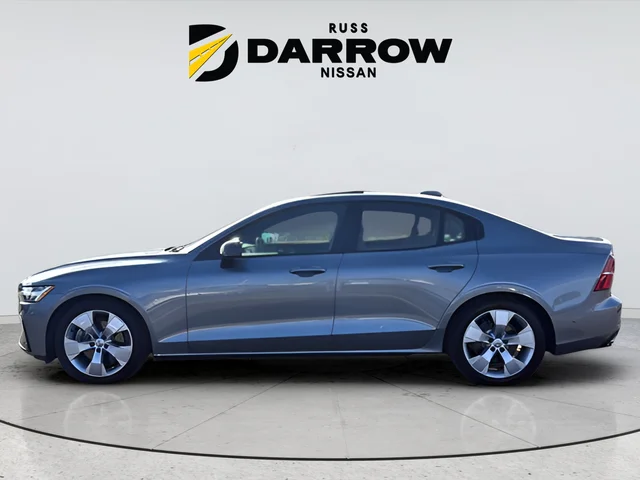 Used 2020 Gray Volvo T5 R-Design image 2