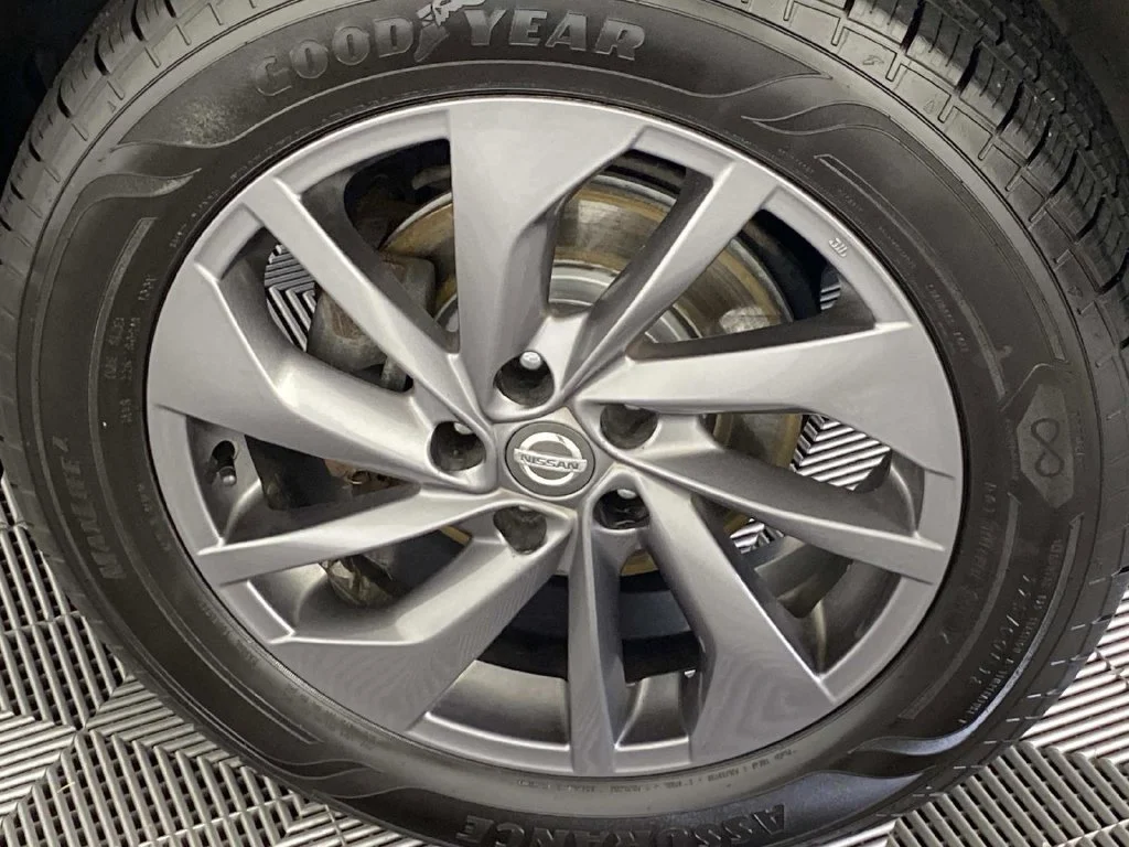 Used 2016 Black Nissan SL image 26