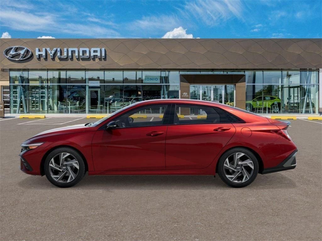 Used 2025 Red Hyundai SEL Sport image 3