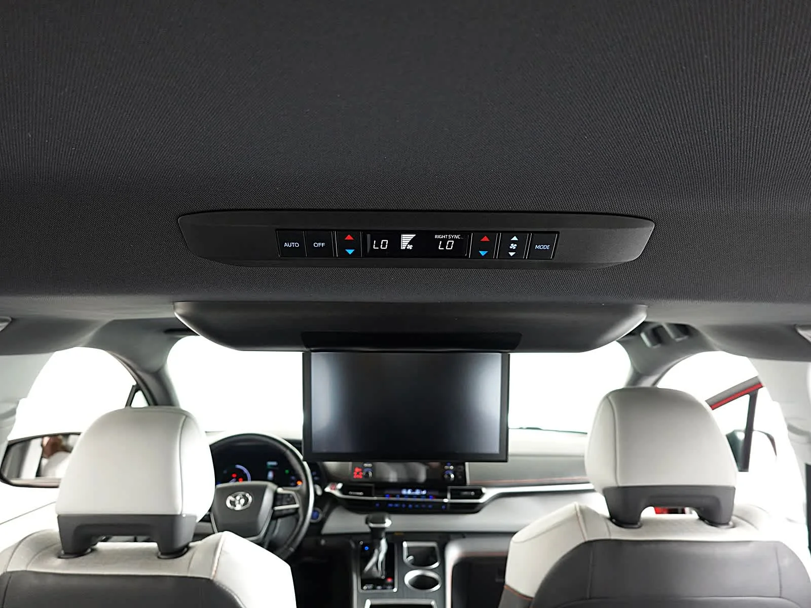 2022 Toyota Sienna XSE - Photo 19