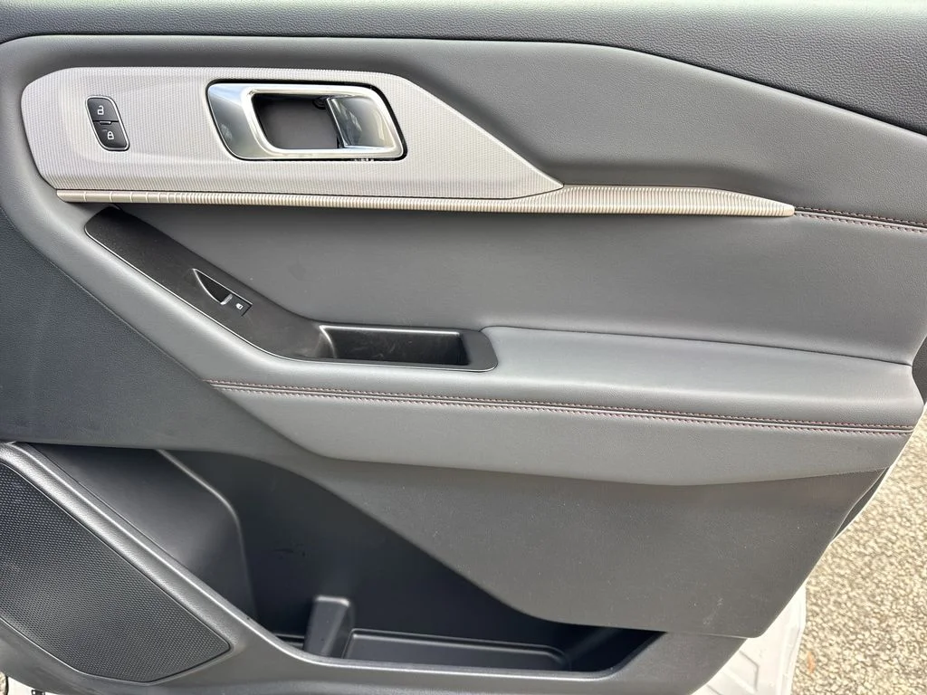 New 2026 Star White Metallic Tri-Coat Ford Active image 15