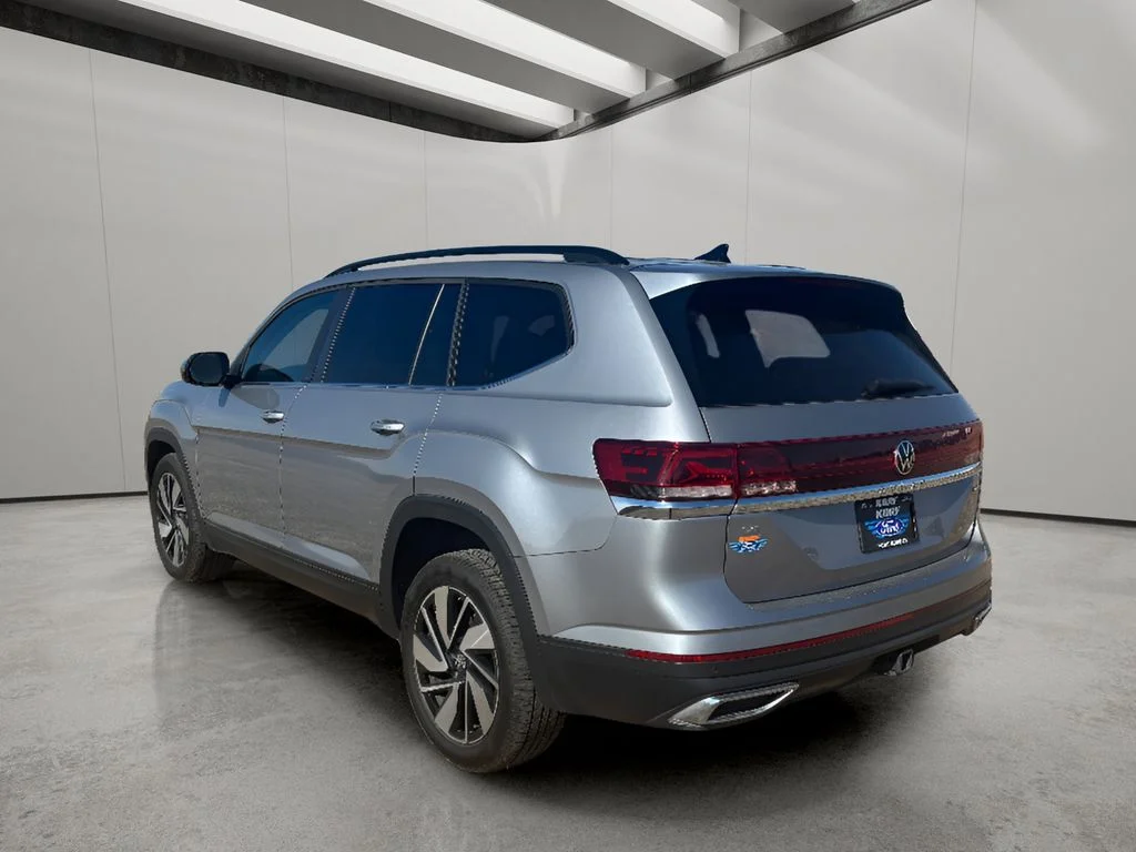 Used 2025 Silver Mist Metallic Volkswagen SE w/Technology 4Motion image 4