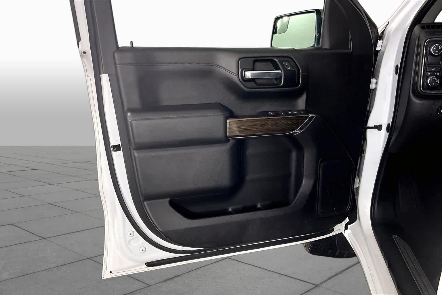Used 2019 Summit White Chevrolet LT image 21