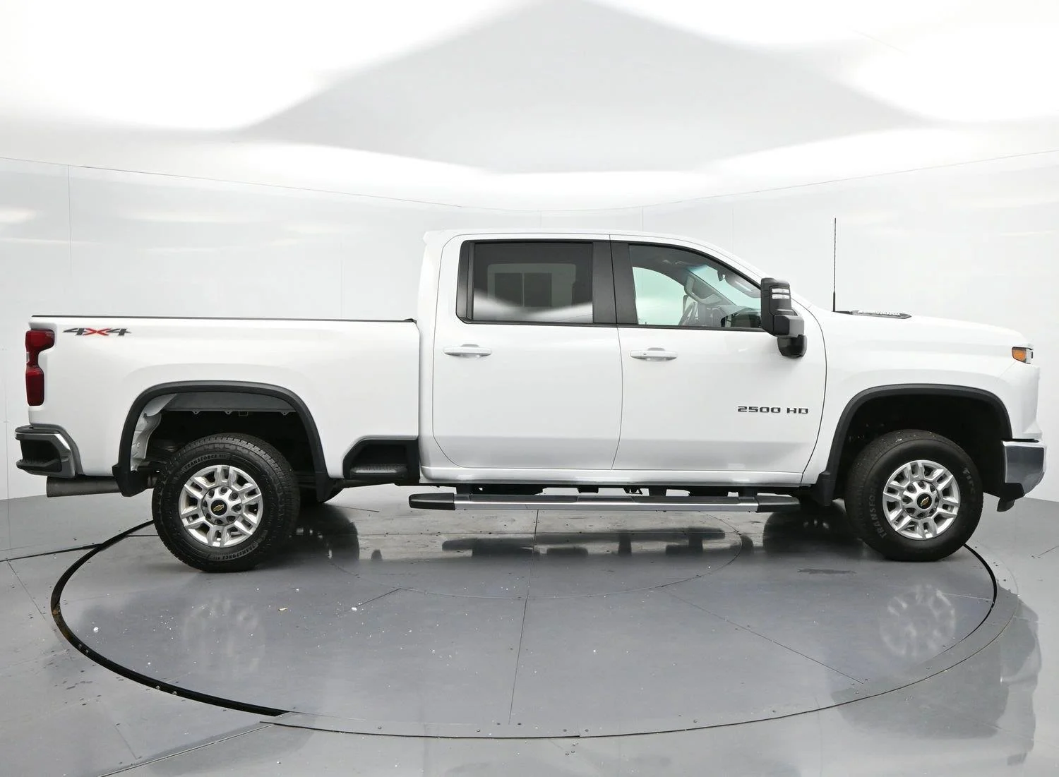 Used 2025 Summit White Chevrolet LT image 8