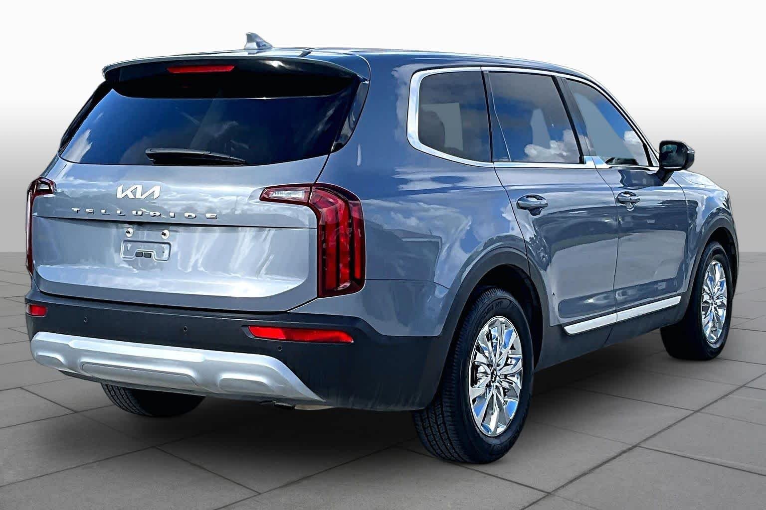 Used 2022 Everlasting Silver Kia LX image 12