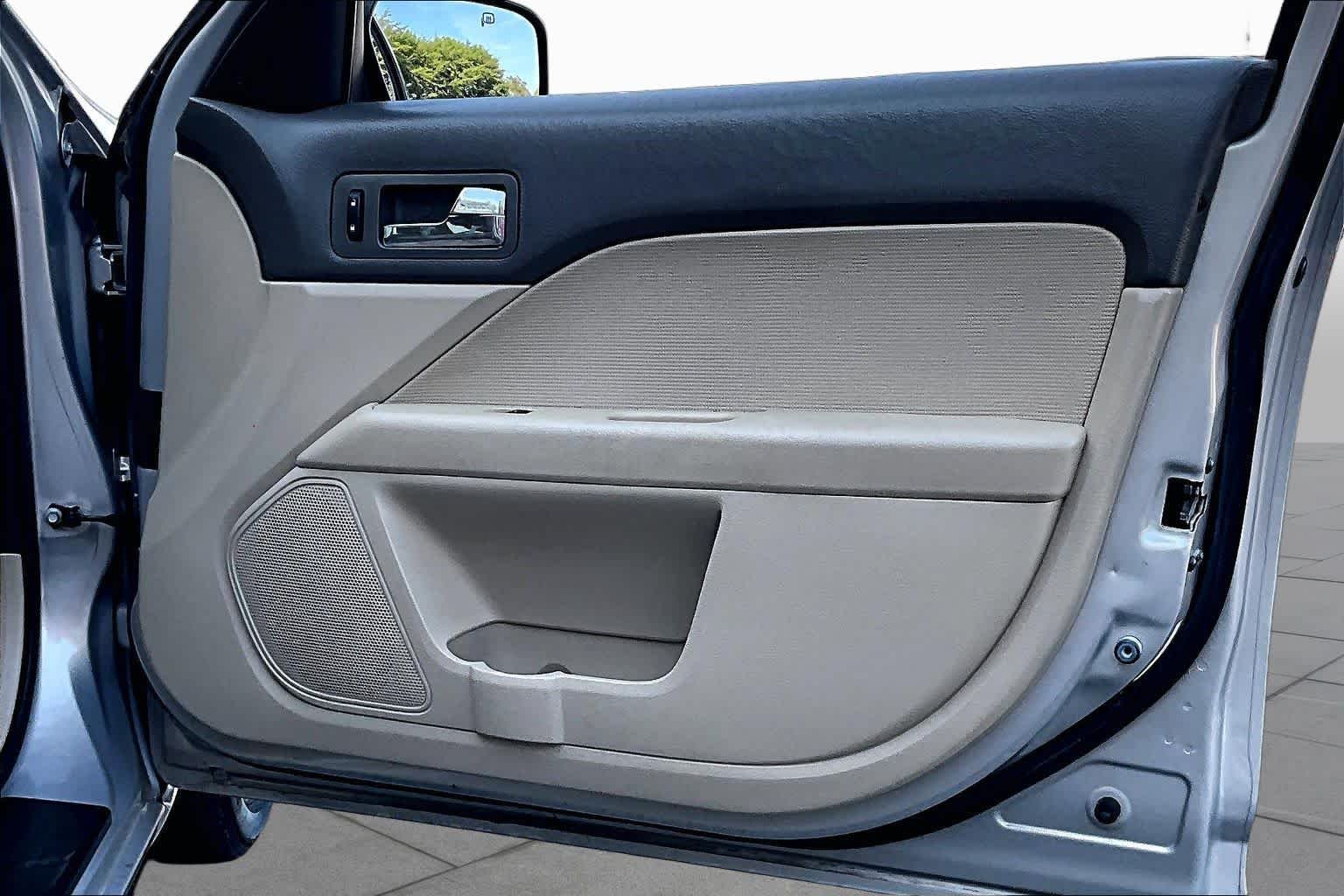 Used 2009 Tuxedo Black Metallic Mercury Premier image 22