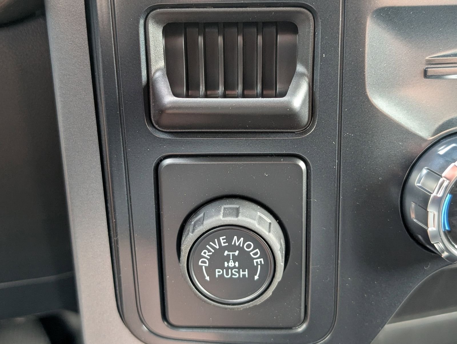 New 2026 Oxford White Ford XLT image 24