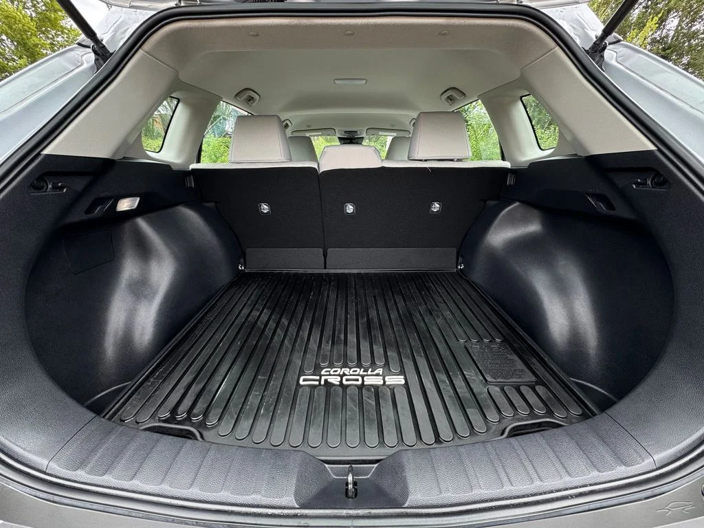 Used 2025 Silver Toyota L image 10