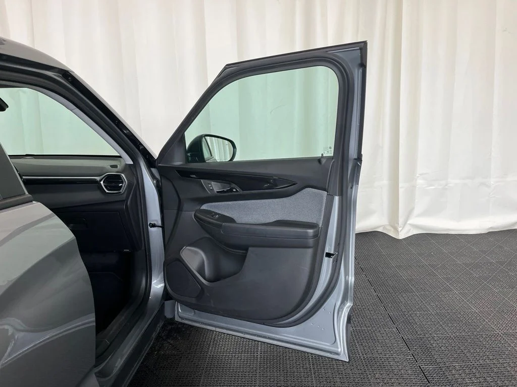 Used 2025 Gray Chevrolet LS image 18