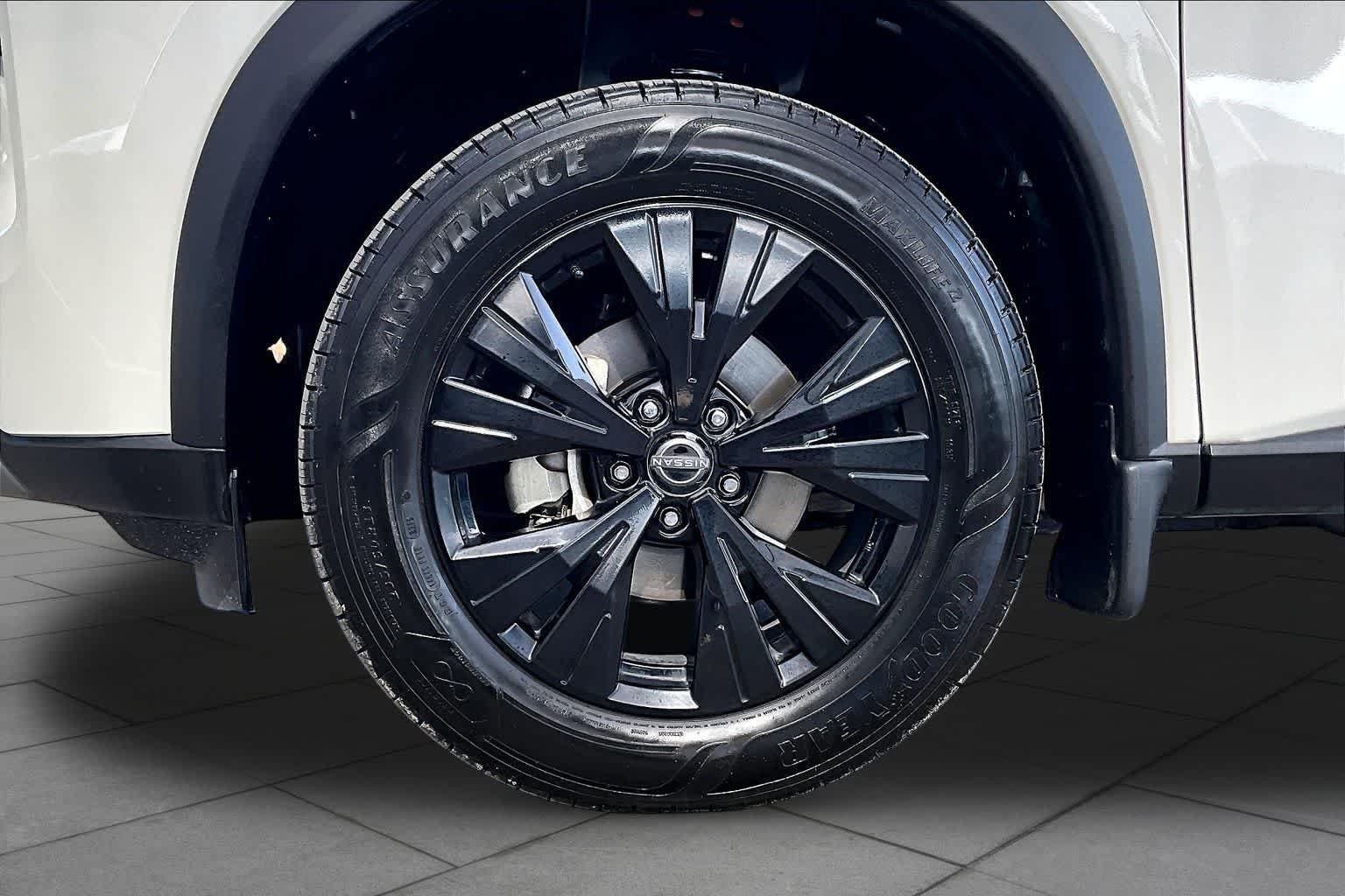 Used 2023 Pearl White Tricoat Nissan SV image 11
