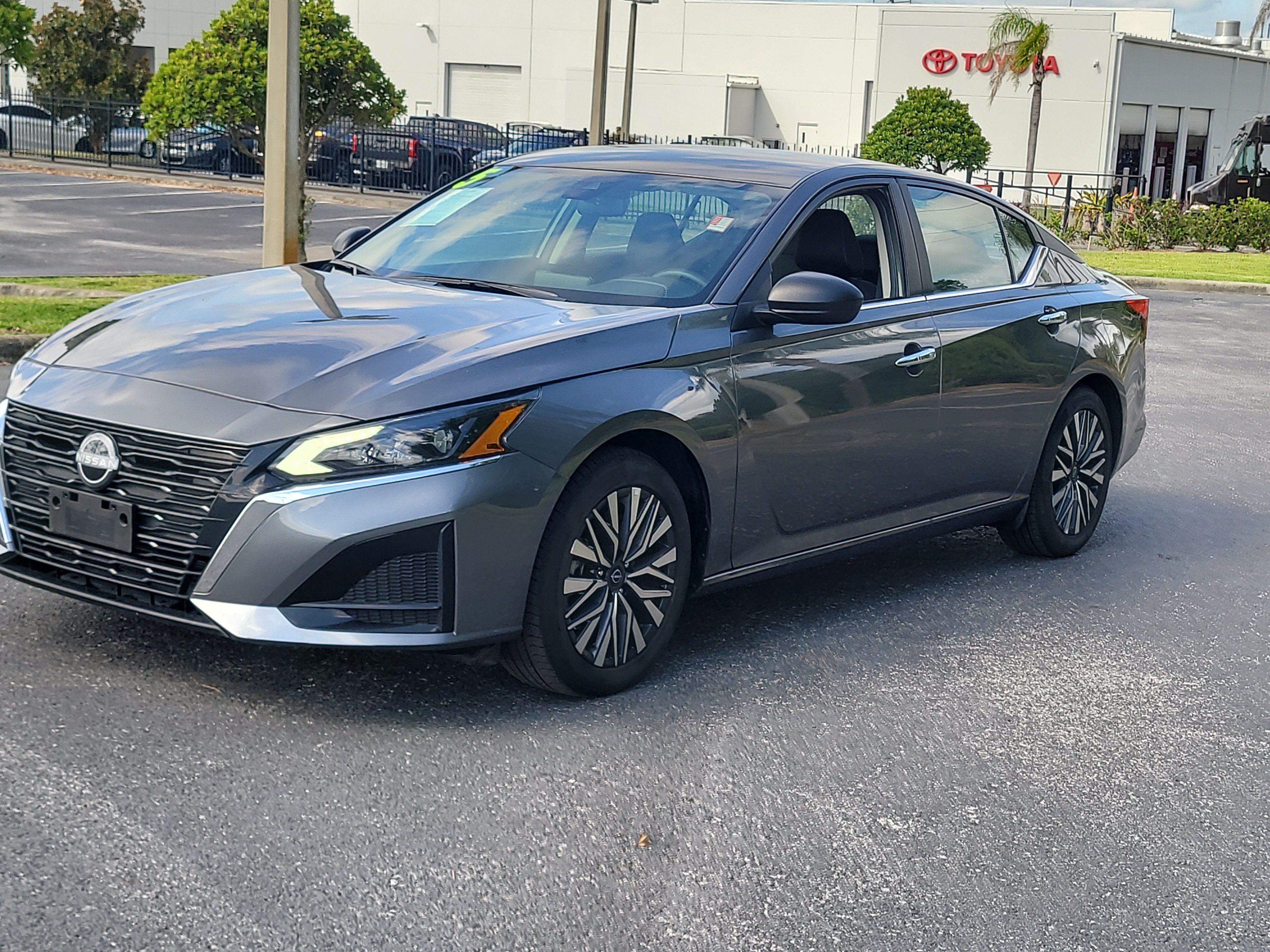 Used 2025 Gun Metallic Nissan SV image 3