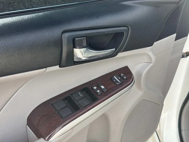 Used 2012 White Toyota XLE image 27