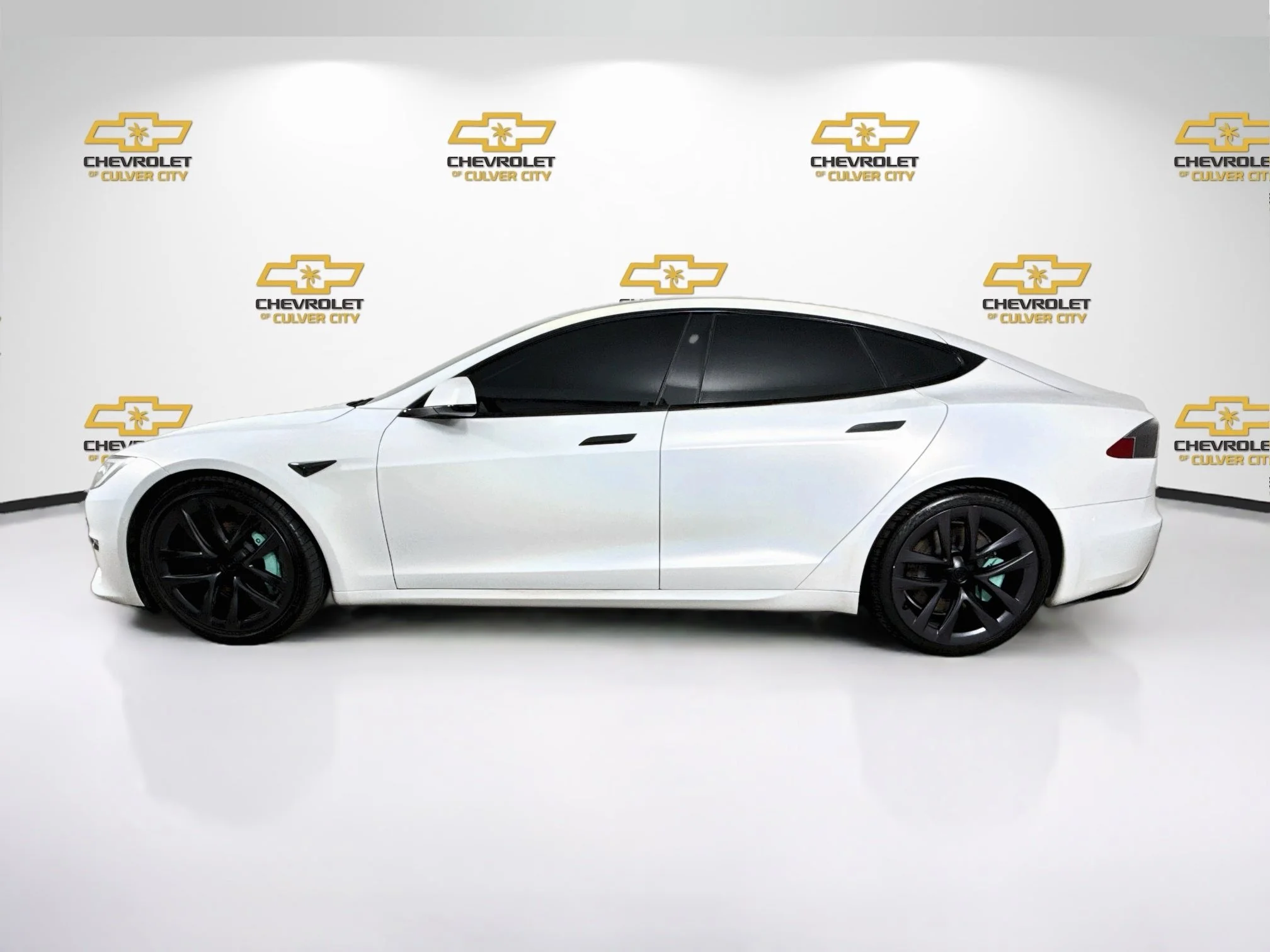 Used 2022  Tesla Plaid image 5