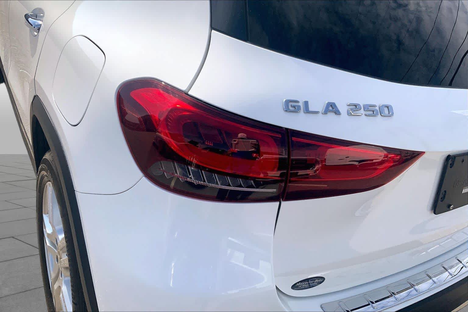 Used 2021 Polar White Mercedes-Benz GLA 250 image 27