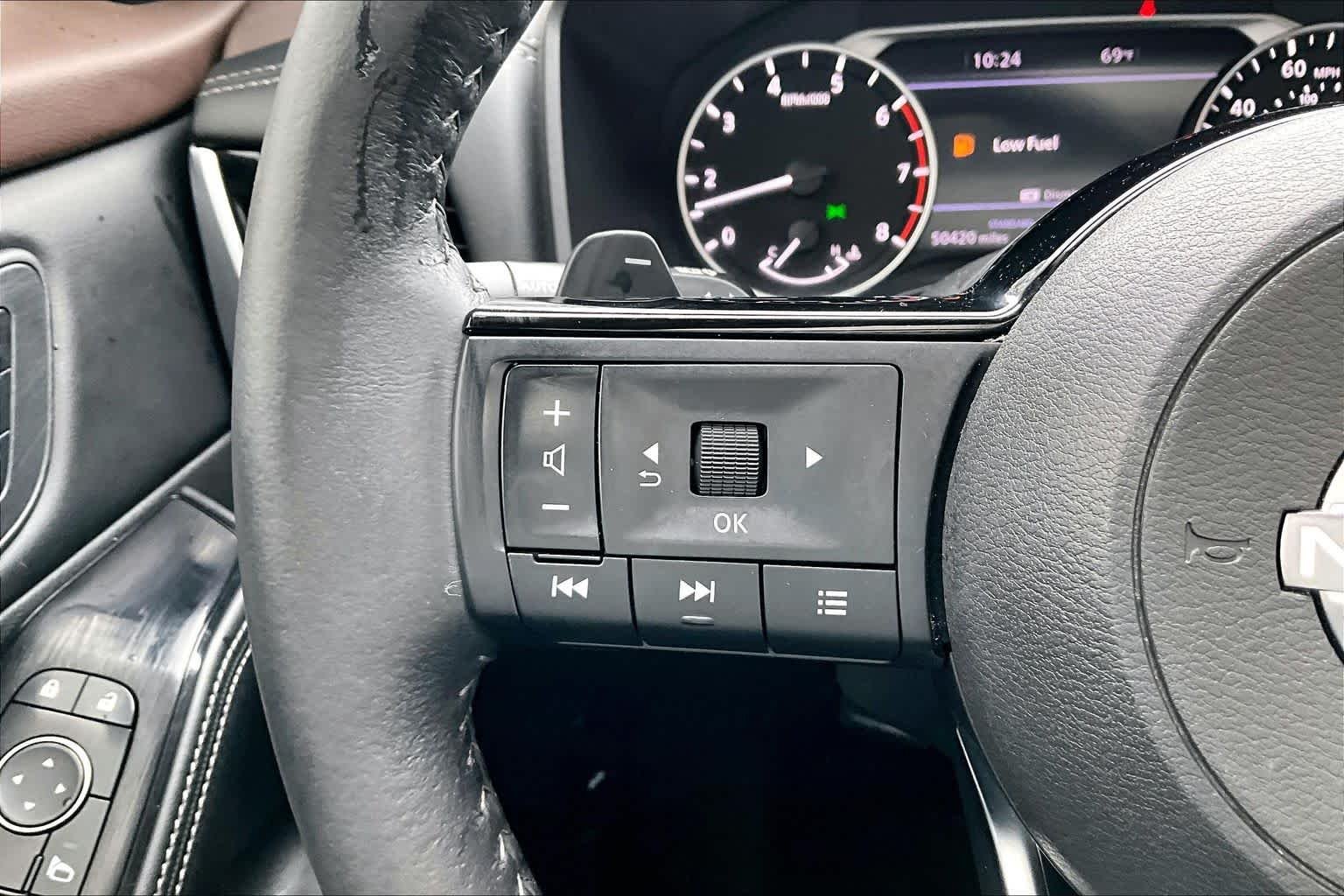 Used 2023 Pearl White Tricoat Nissan SL image 22