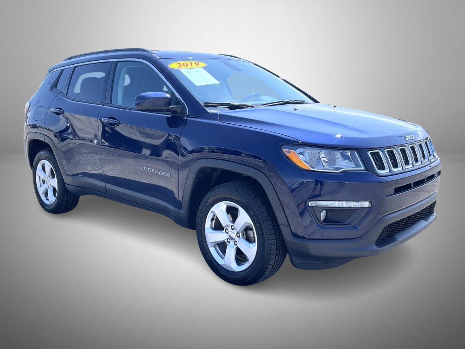 Used 2019 Blue Jeep Latitude image 3