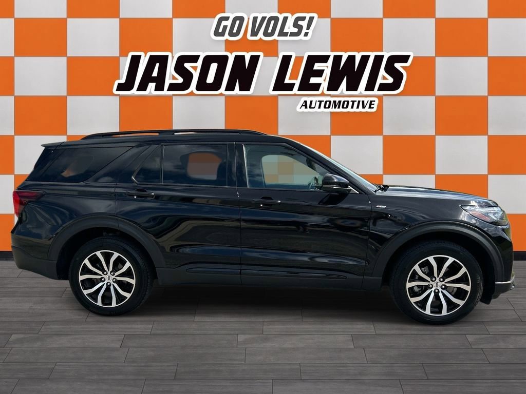 Used 2025 Agate Black Metal Ford ST-Line image 3
