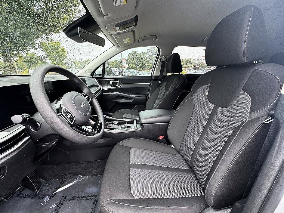 Used 2025 Glacial White Pearl Kia LX image 10