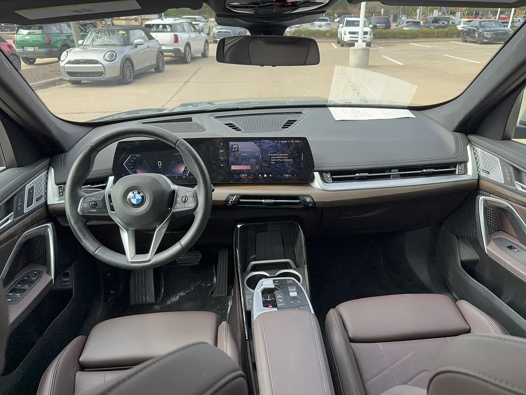 Used 2024 Cape York Green Metallic BMW xDrive28i image 7
