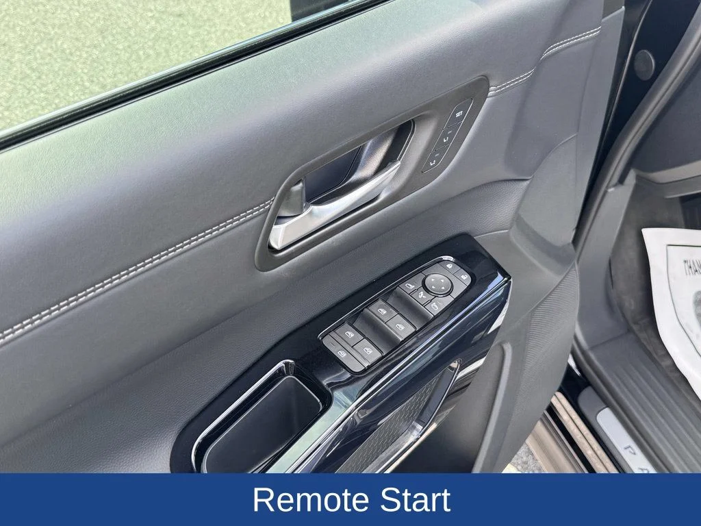 Used 2026 Black Nissan Platinum image 11