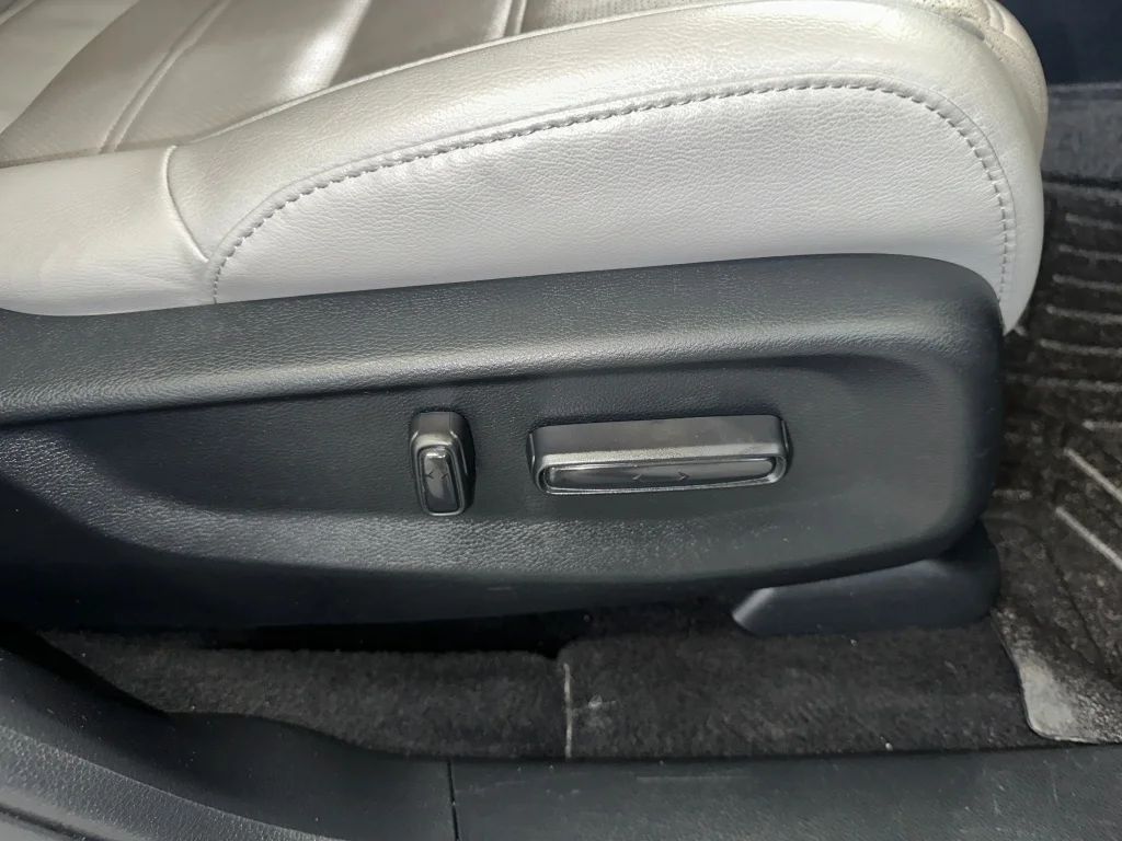 Used 2018 Obsidian Blue Pearl Honda EX-L image 30