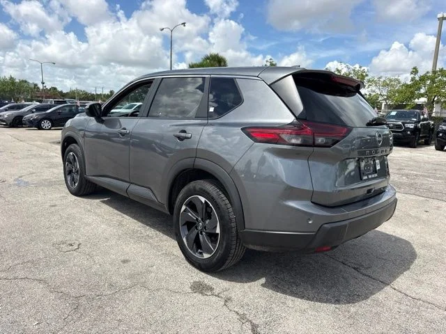 Used 2024 Gray Nissan SV image 5