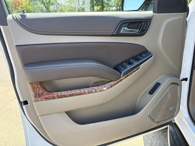 Used 2016 White Chevrolet LTZ image 26