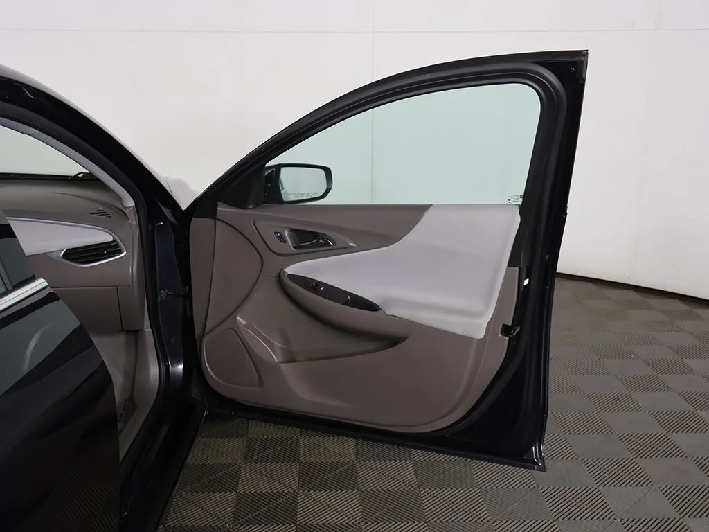 Used 2023 Gray Chevrolet LT image 17