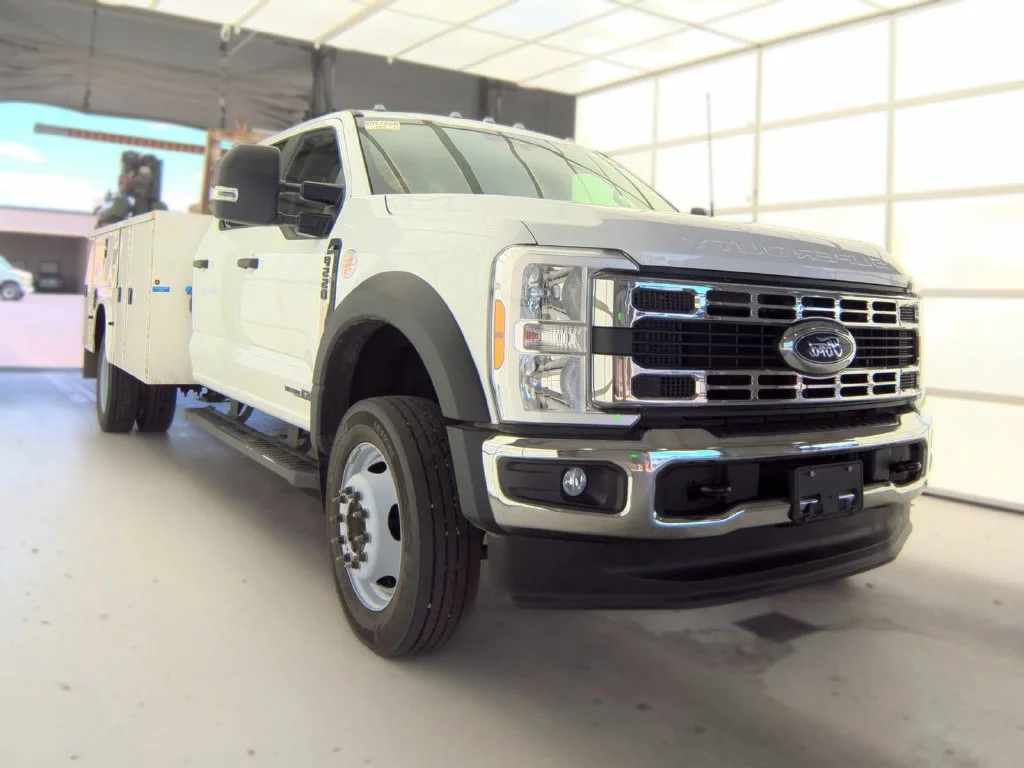 Used 2025 Oxford White Ford XL image 1