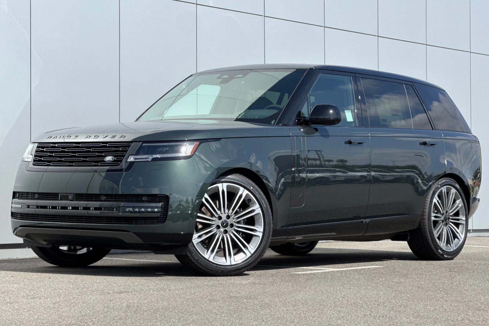 2026 Land Rover Range Rover 3.0 SE LWB 7's photo