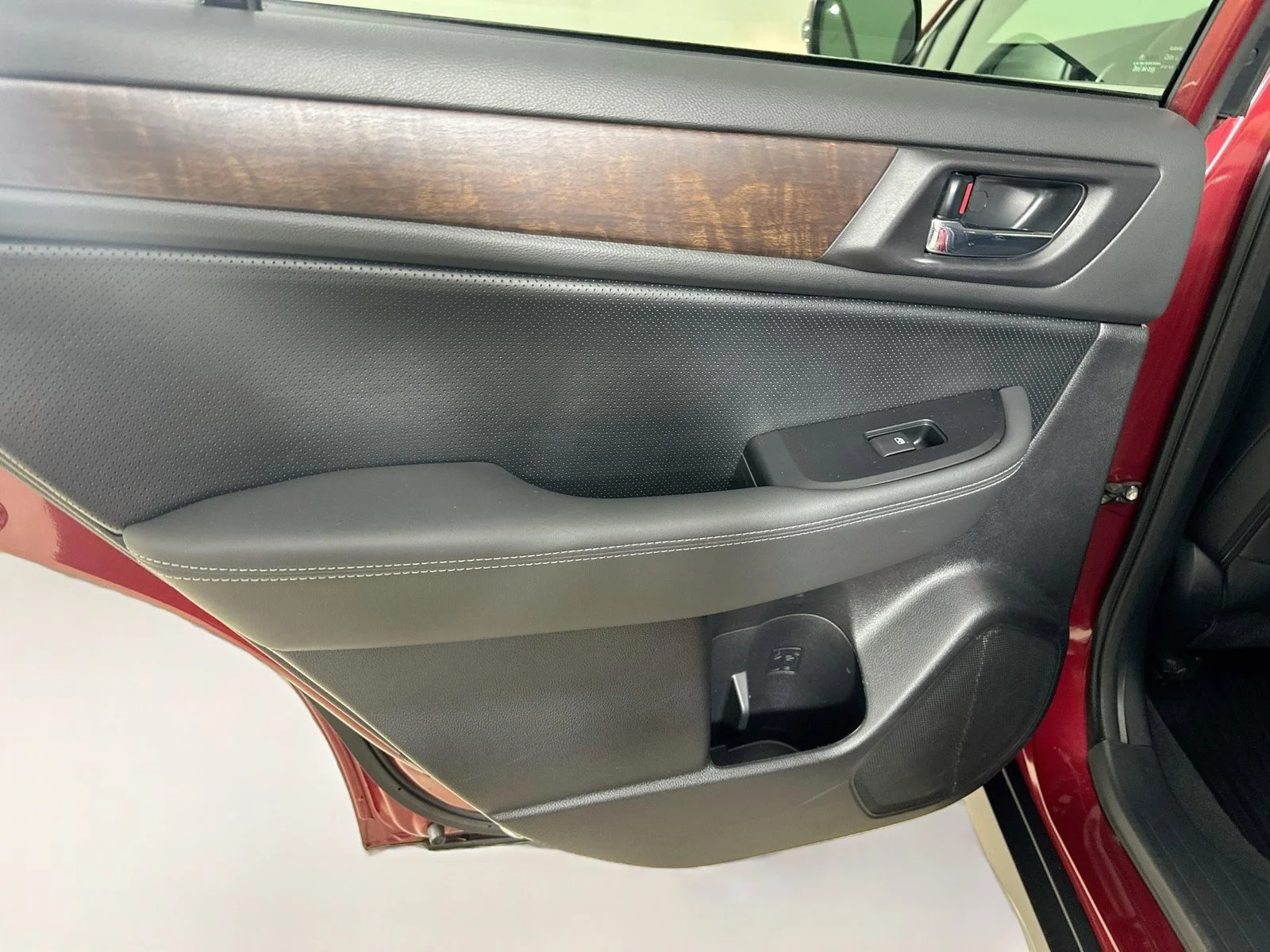Used 2016 Red Subaru  image 35