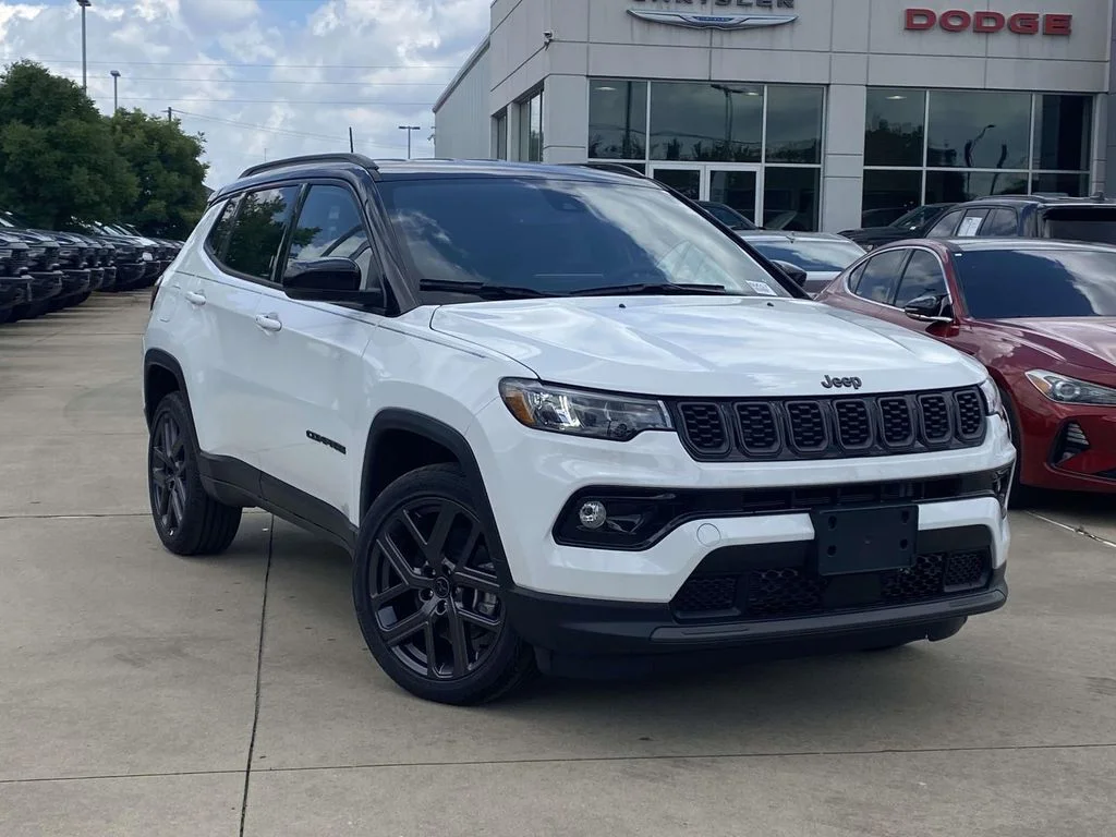 New 2026 Bright White Clear-Coat Exterior Paint Jeep Limited Altitude image 31