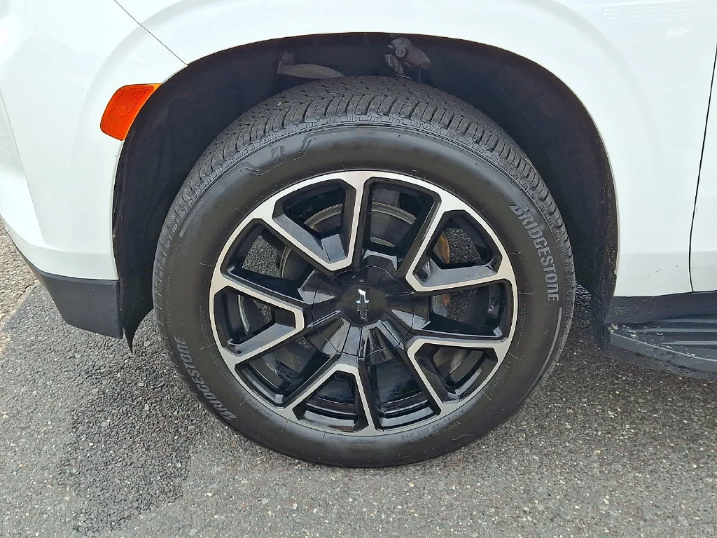 Used 2024 Summit White Chevrolet RST image 29