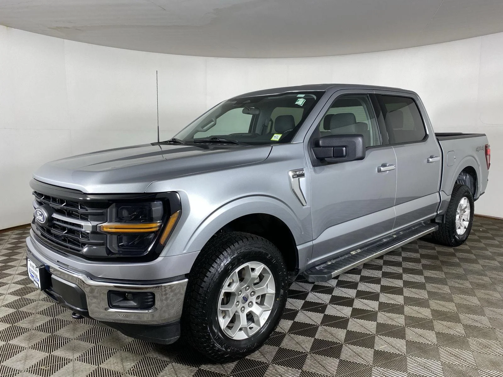Used 2025 Iconic Silver Ford XLT image 3
