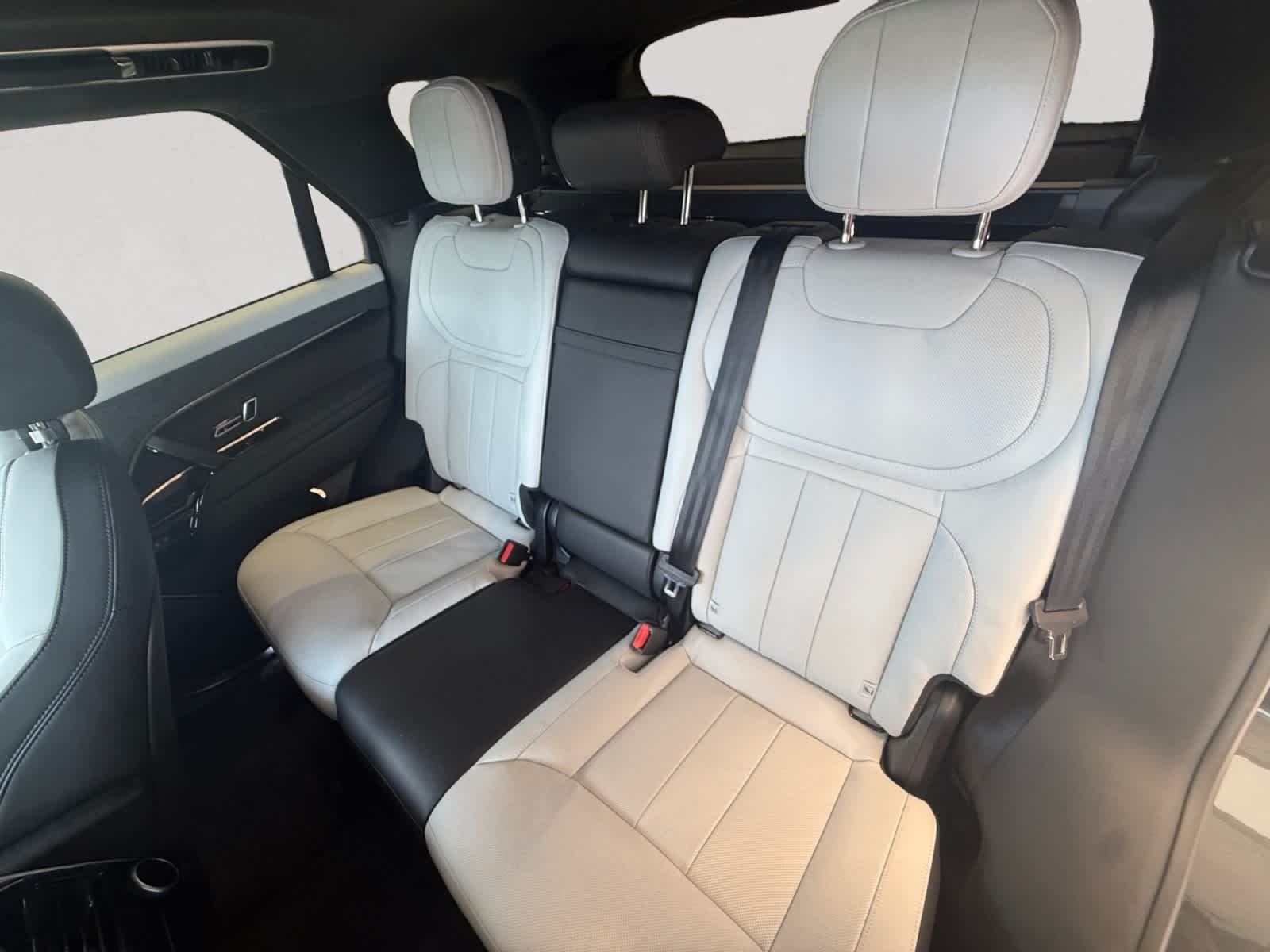 New 2026 Carpathian Grey LAND ROVER Dynamic SE image 13