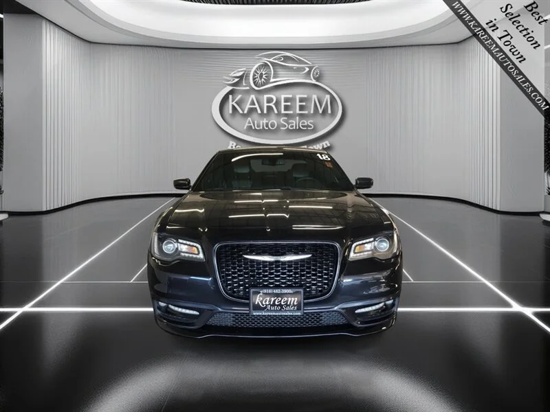 Used 2018 Maximum Steel Metallic Clearcoat Chrysler 300S image 2