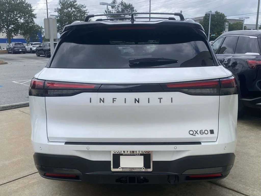 New 2027 2T RAD WHT INFINITI Autograph AWD image 4
