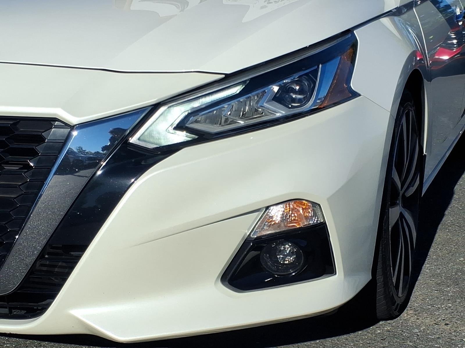 Used 2020 Pearl White Tricoat Nissan 2.0 Platinum image 16